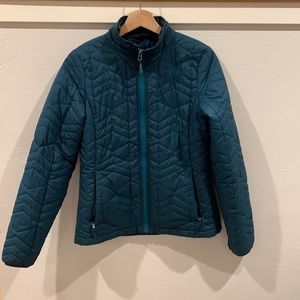 Dark turquoise North Face puffy jacket. Woman’s.
